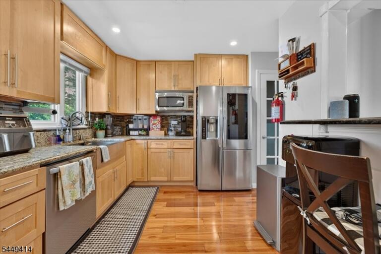 Property listing MLS 4043108 photo 7