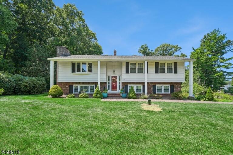 Property listing MLS 4043115 photo 1