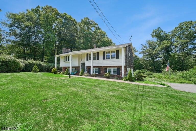 Property listing MLS 4043115 photo 2