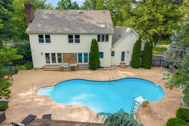 Property listing MLS 4043144 photo 2