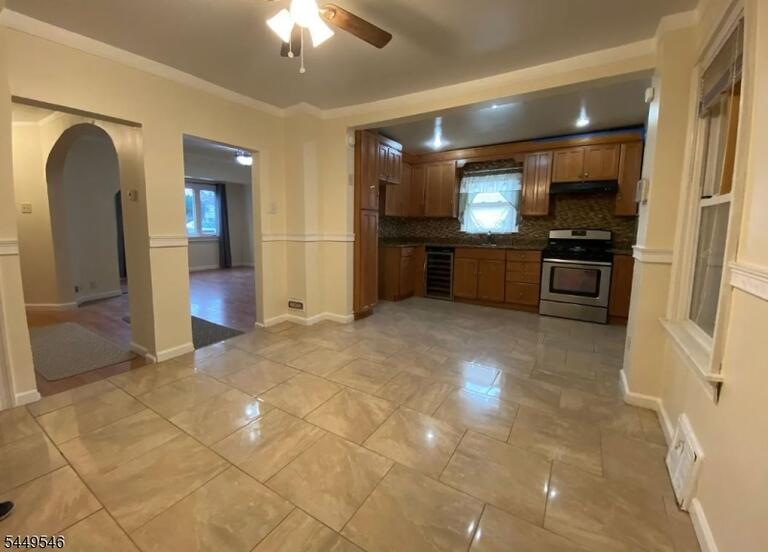 Property listing MLS 4043239 photo 4