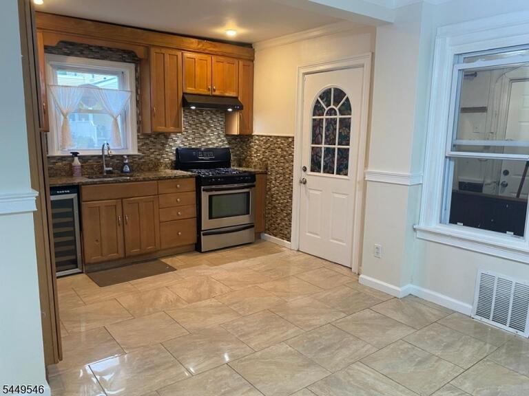 Property listing MLS 4043239 photo 5