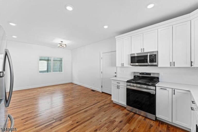 Property listing MLS 4043306 photo 3