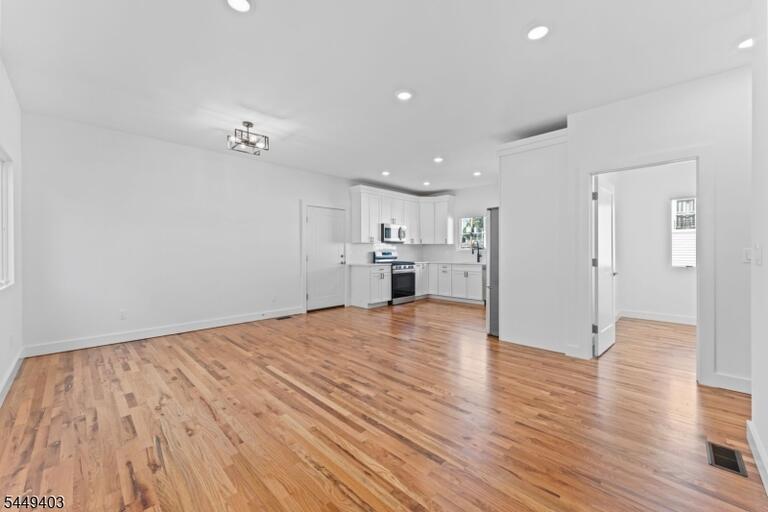 Property listing MLS 4043306 photo 5