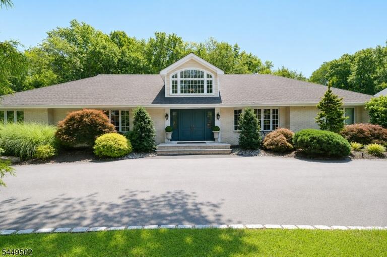 Property listing MLS 4043313 photo 3