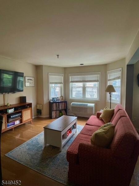 Property listing MLS 4043453 photo 3