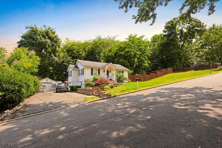 Property listing MLS 4043553 photo 2