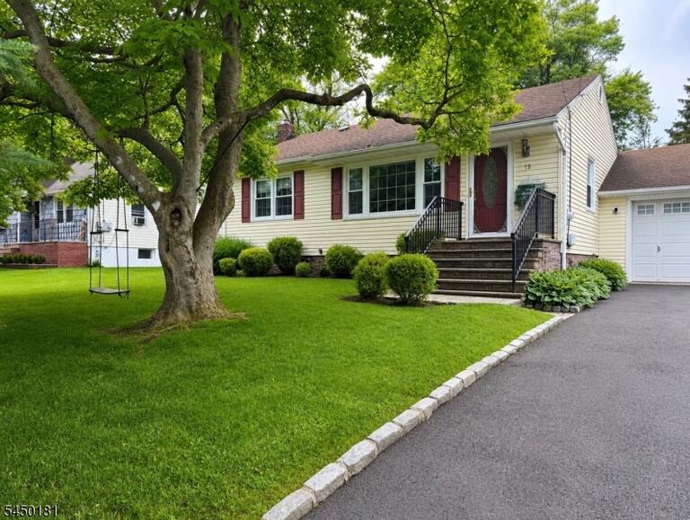 Property listing MLS 4044031 photo 1