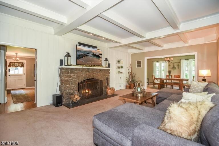 Property listing MLS 4044180 photo 1