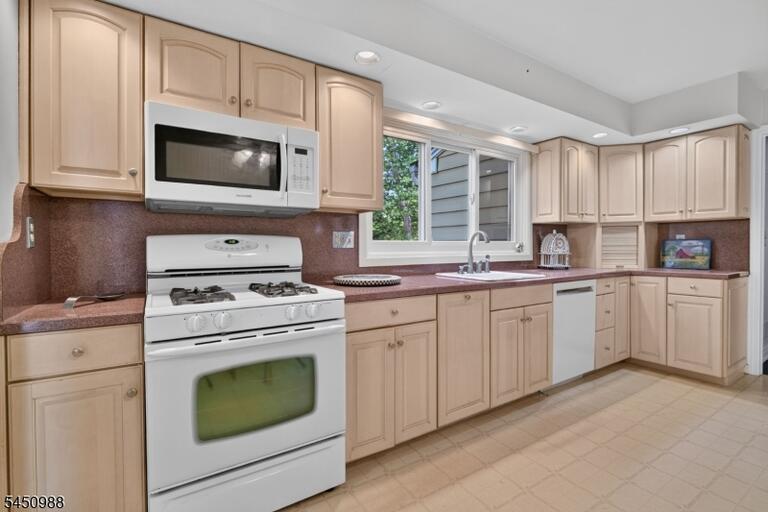Property listing MLS 4044401 photo 15