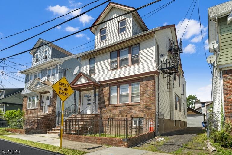 Property listing MLS 4044684 photo 1