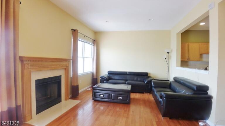 Property listing MLS 4044833 photo 2