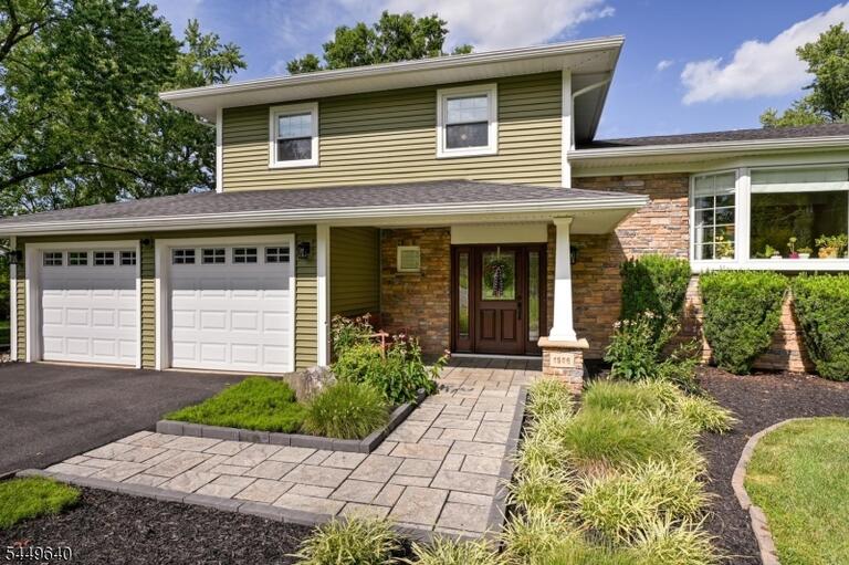 Property listing MLS 4044852 photo 1