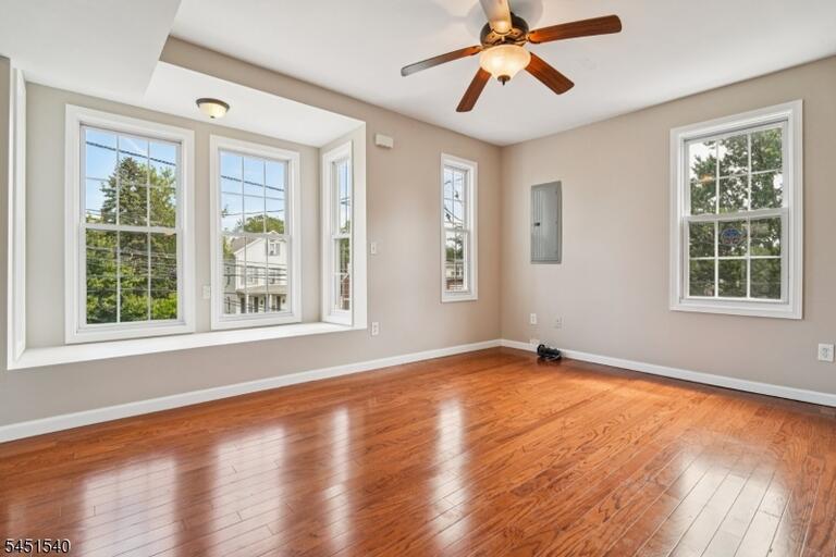 Property listing MLS 4044853 photo 3