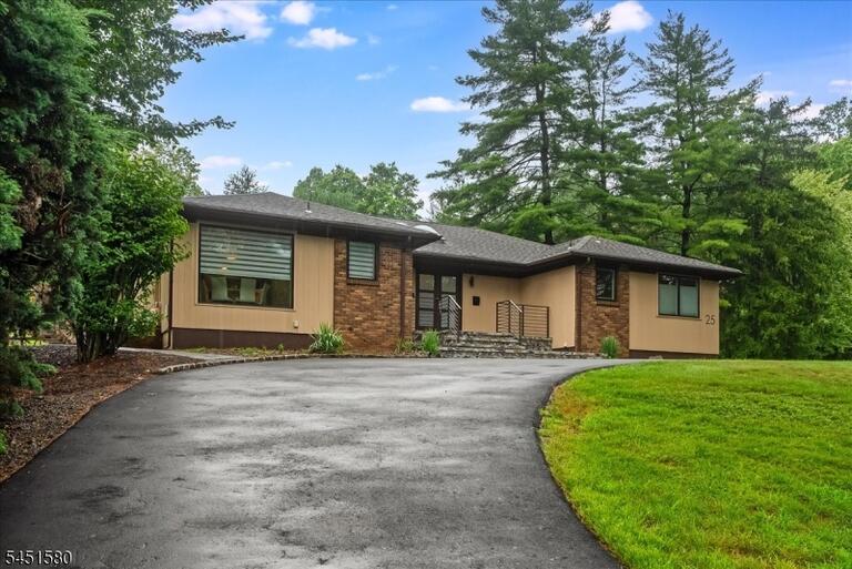 Property listing MLS 4044880 photo 3