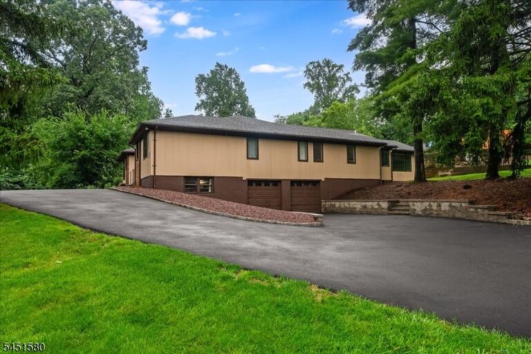 Property listing MLS 4044880 photo 4