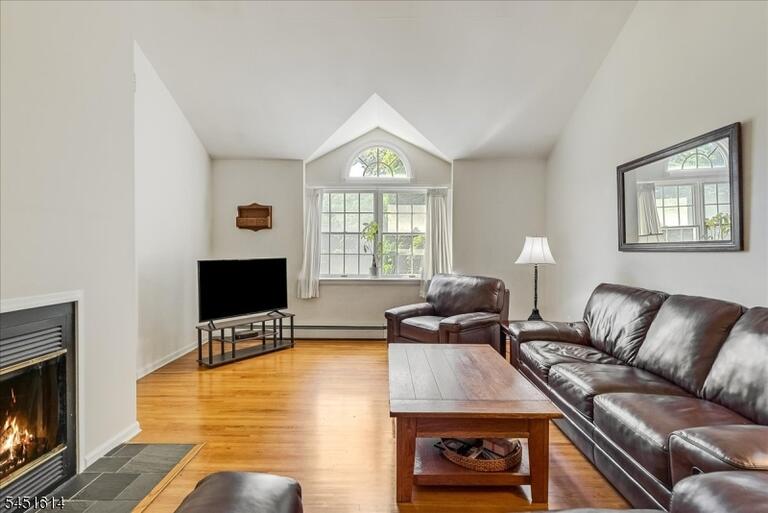 Property listing MLS 4045006 photo 7