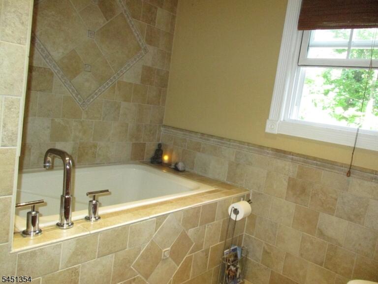 Property listing MLS 4045168 photo 16