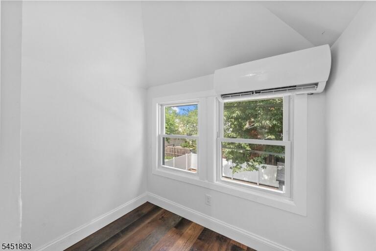 Property listing MLS 4045180 photo 11