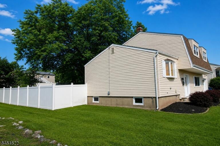 Property listing MLS 4045194 photo 3