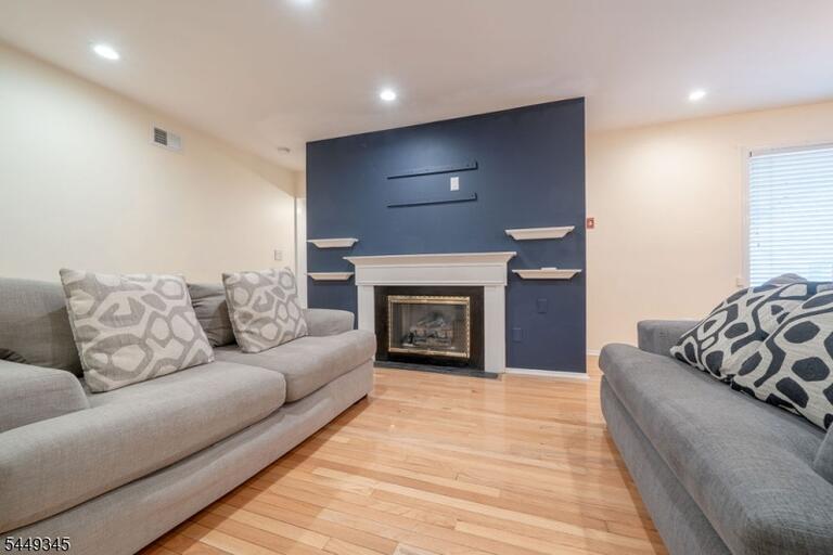 Property listing MLS 4045242 photo 8