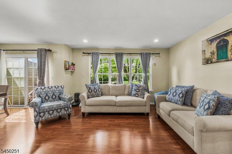 Property listing MLS 4045335 photo 3