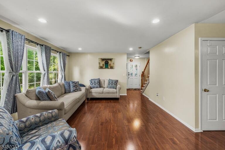 Property listing MLS 4045335 photo 4
