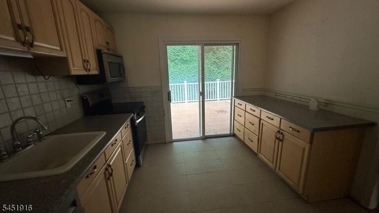 Property listing MLS 4045467 photo 1