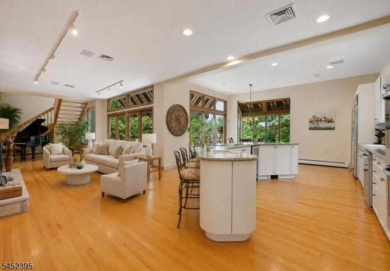 Property listing MLS 4045643 photo 9