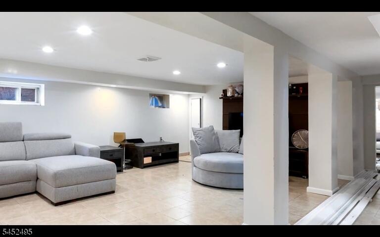 Property listing MLS 4045747 photo 5