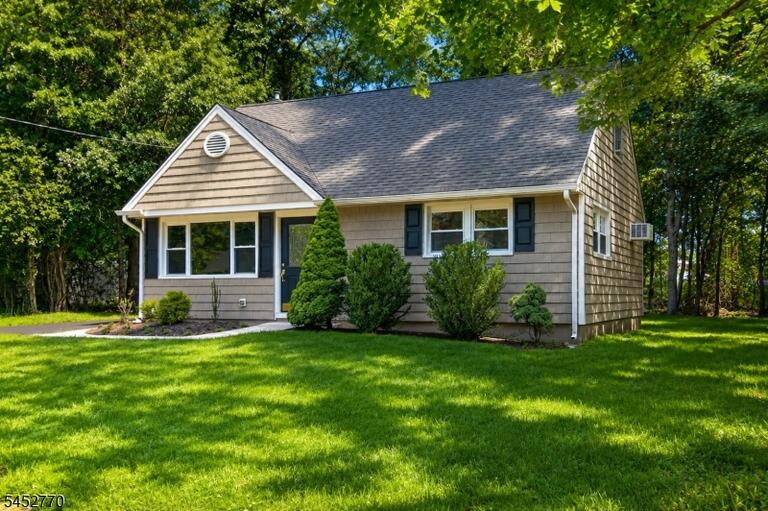 Property listing MLS 4045993 photo 2
