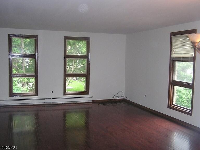 Property listing MLS 4046019 photo 2