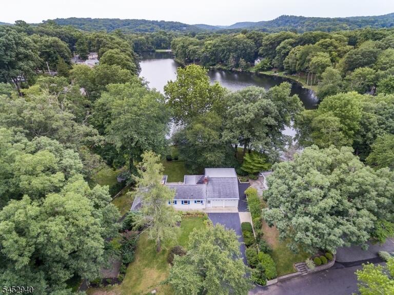 Property listing MLS 4046261 photo 2