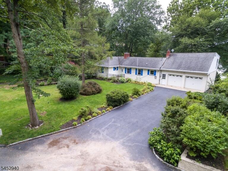 Property listing MLS 4046261 photo 3