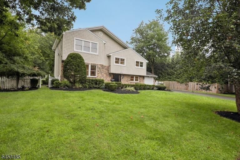 Property listing MLS 4046268 photo 3