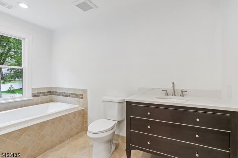 Property listing MLS 4046268 photo 38