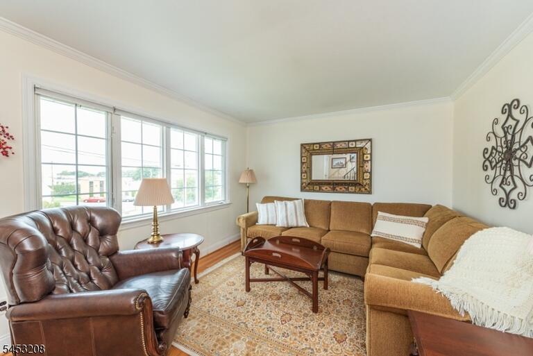 Property listing MLS 4046288 photo 4