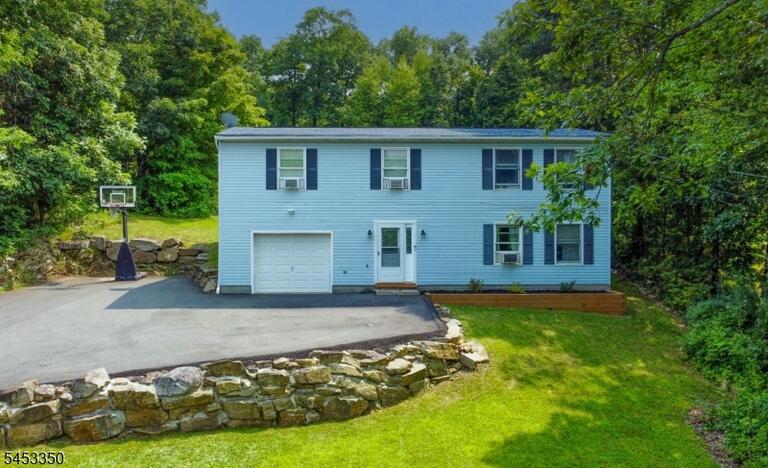 Property listing MLS 4046417 photo 2