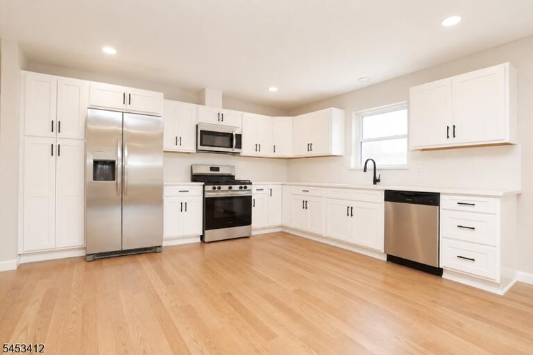 Property listing MLS 4046476 photo 3