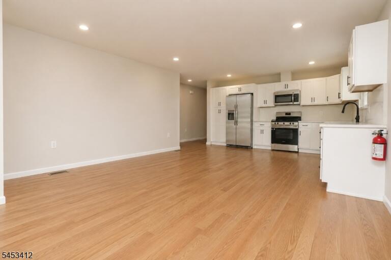 Property listing MLS 4046476 photo 5