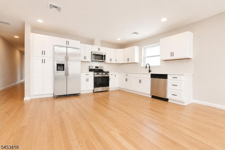 Property listing MLS 4046479 photo 4