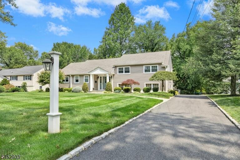 Property listing MLS 4046502 photo 3