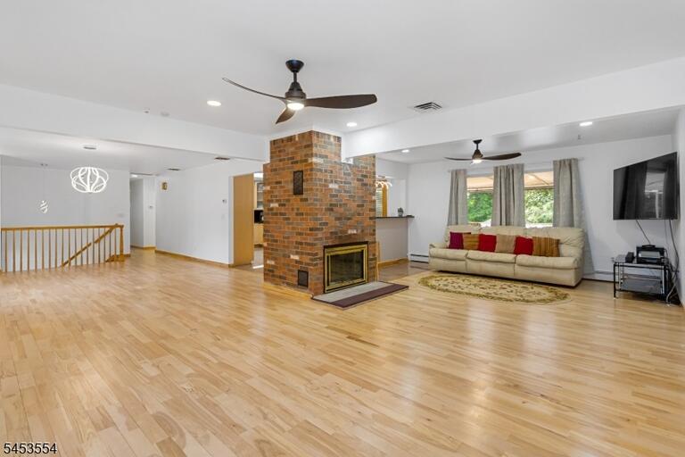 Property listing MLS 4046601 photo 5