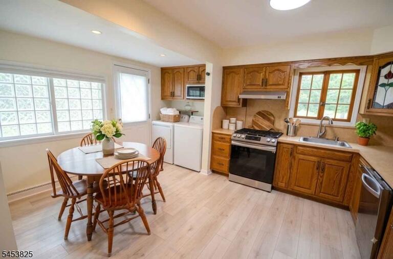 Property listing MLS 4046858 photo 4