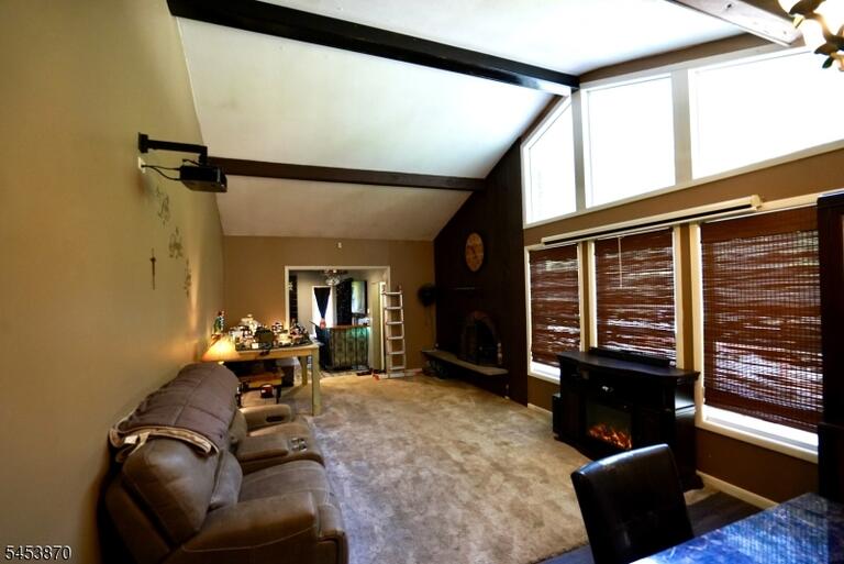 Property listing MLS 4046911 photo 10