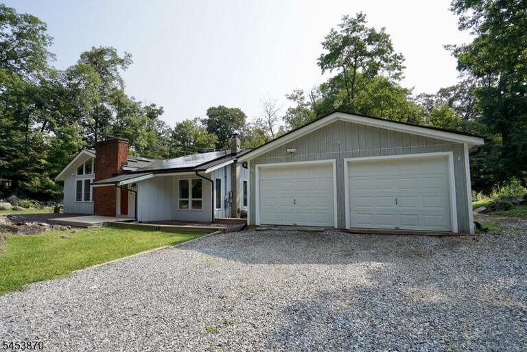 Property listing MLS 4046911 photo 4
