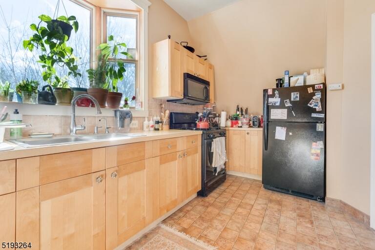 Property listing MLS 4046992 photo 9