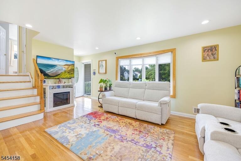 Property listing MLS 4047145 photo 3