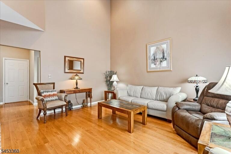 Property listing MLS 4047273 photo 4