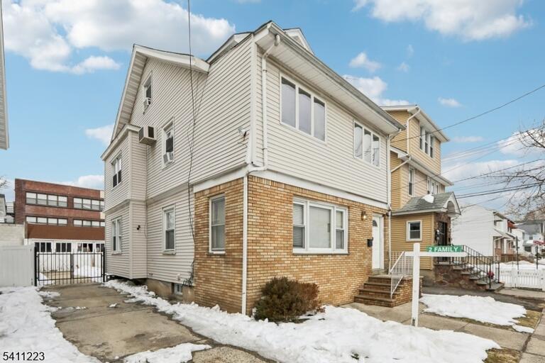 Property listing MLS 4047322 photo 3